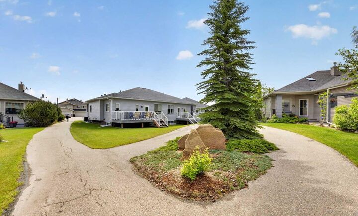 Property Photo: 66 Stenlea Gate AB T0M 0N0