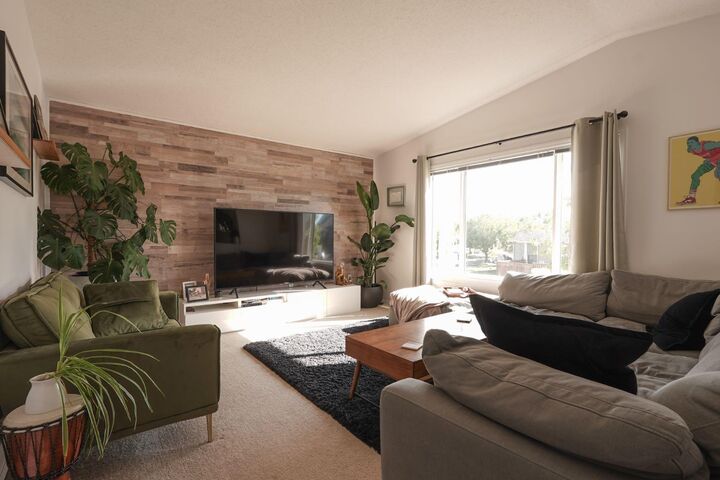 Property Photo:  708 Mt Sundance Lane W  AB T1J 0T3 