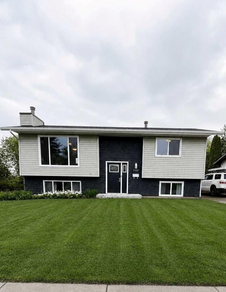 Property Photo:  2307 47 Avenue  SK S9V 1L2 