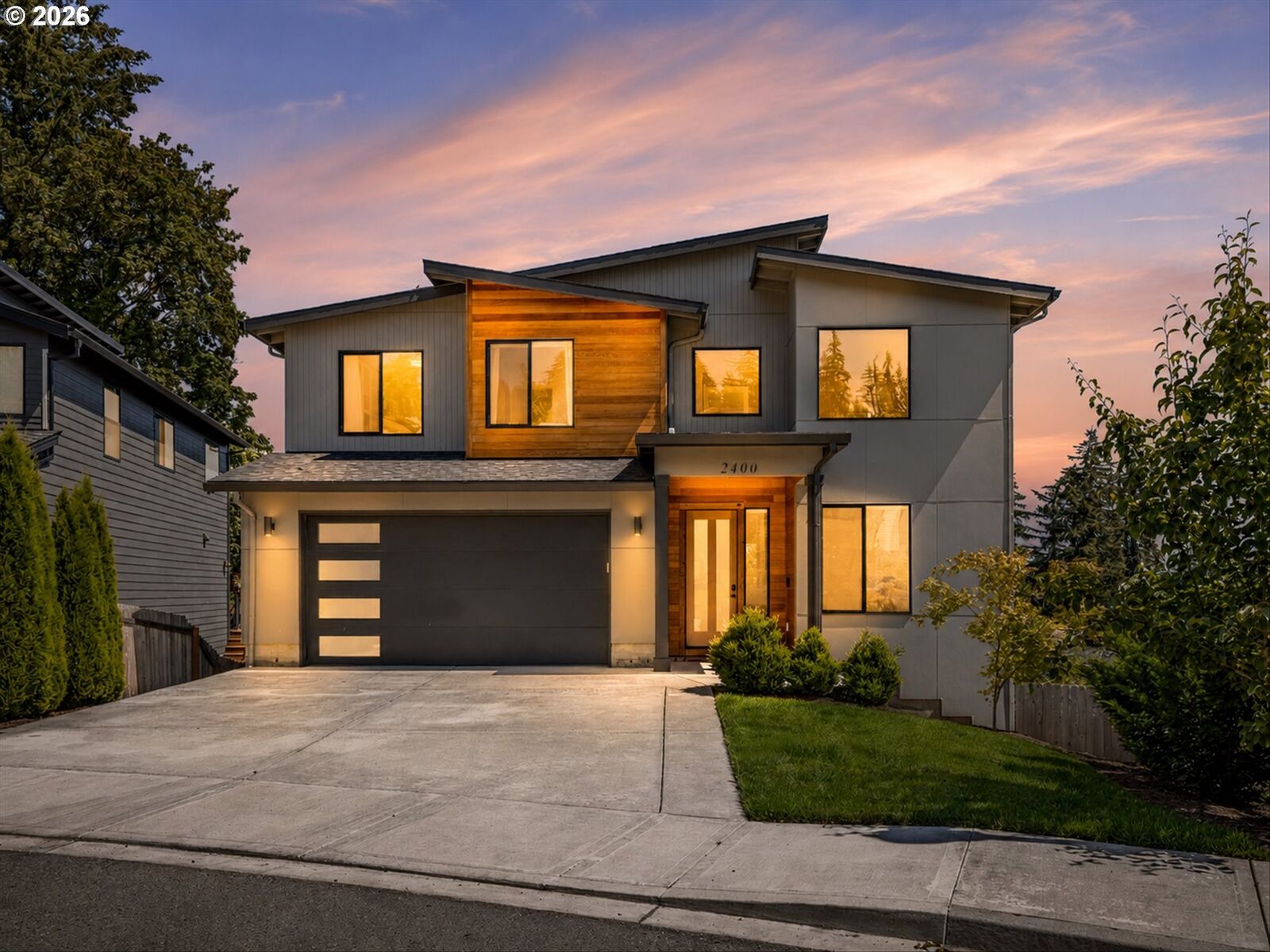 Property Photo:  2400 N S St  WA 98671 