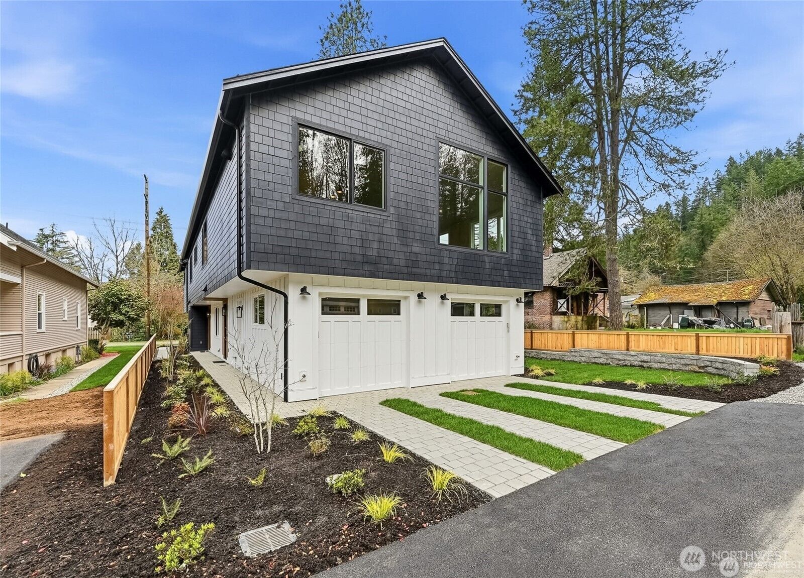 Property Photo:  