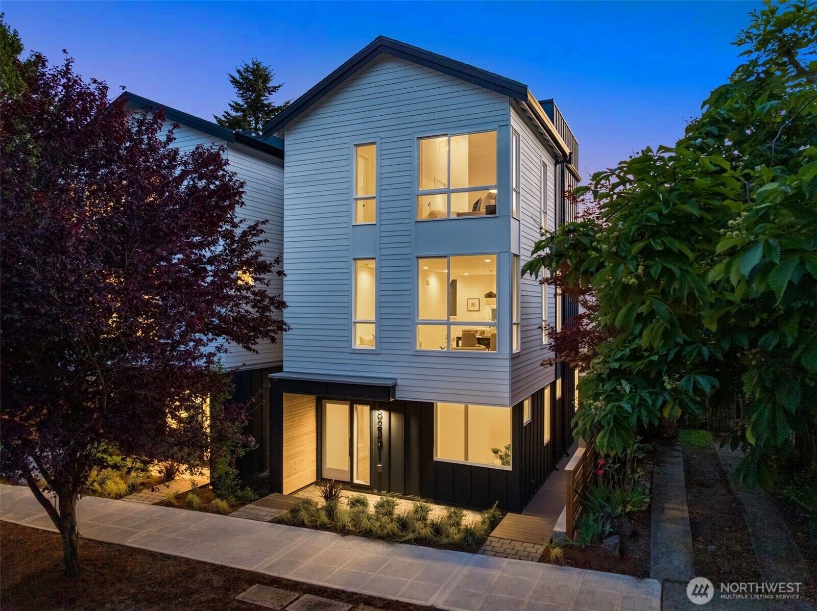 Property Photo: 823 B 17th Avenue WA 98144