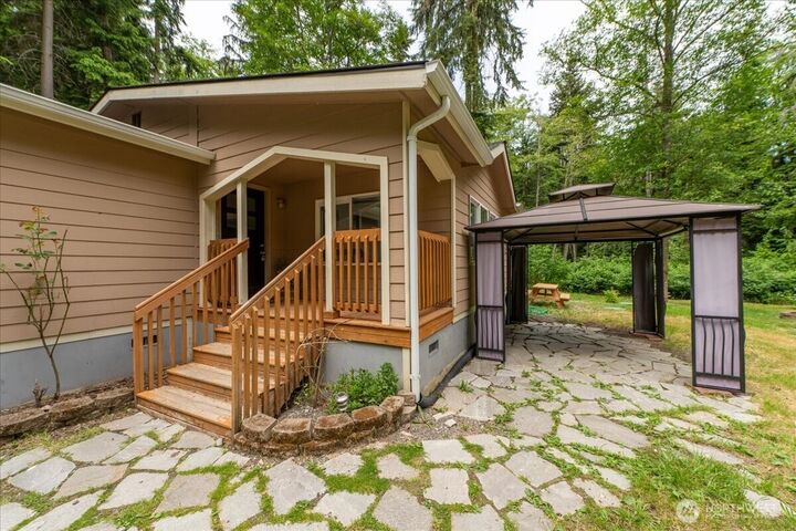 Property Photo:  2579  Green Acres Lane  WA 98277 