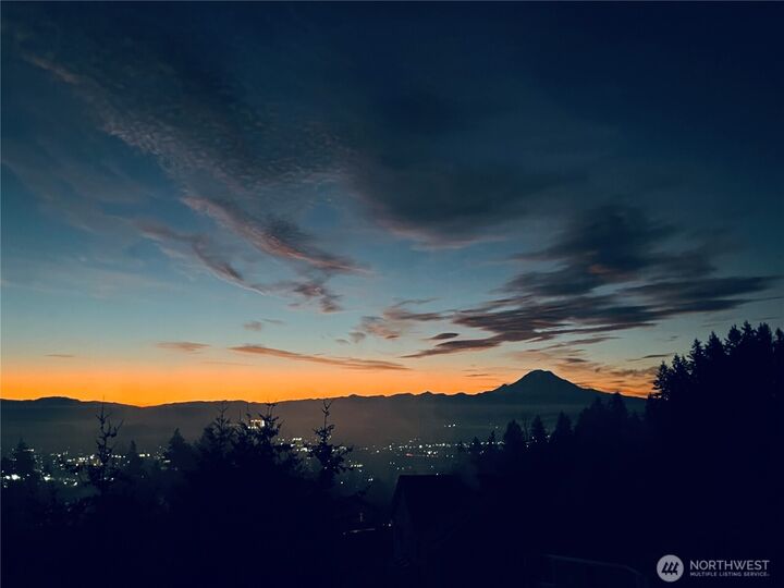 Property Photo: 1104 V Street NW WA 98001