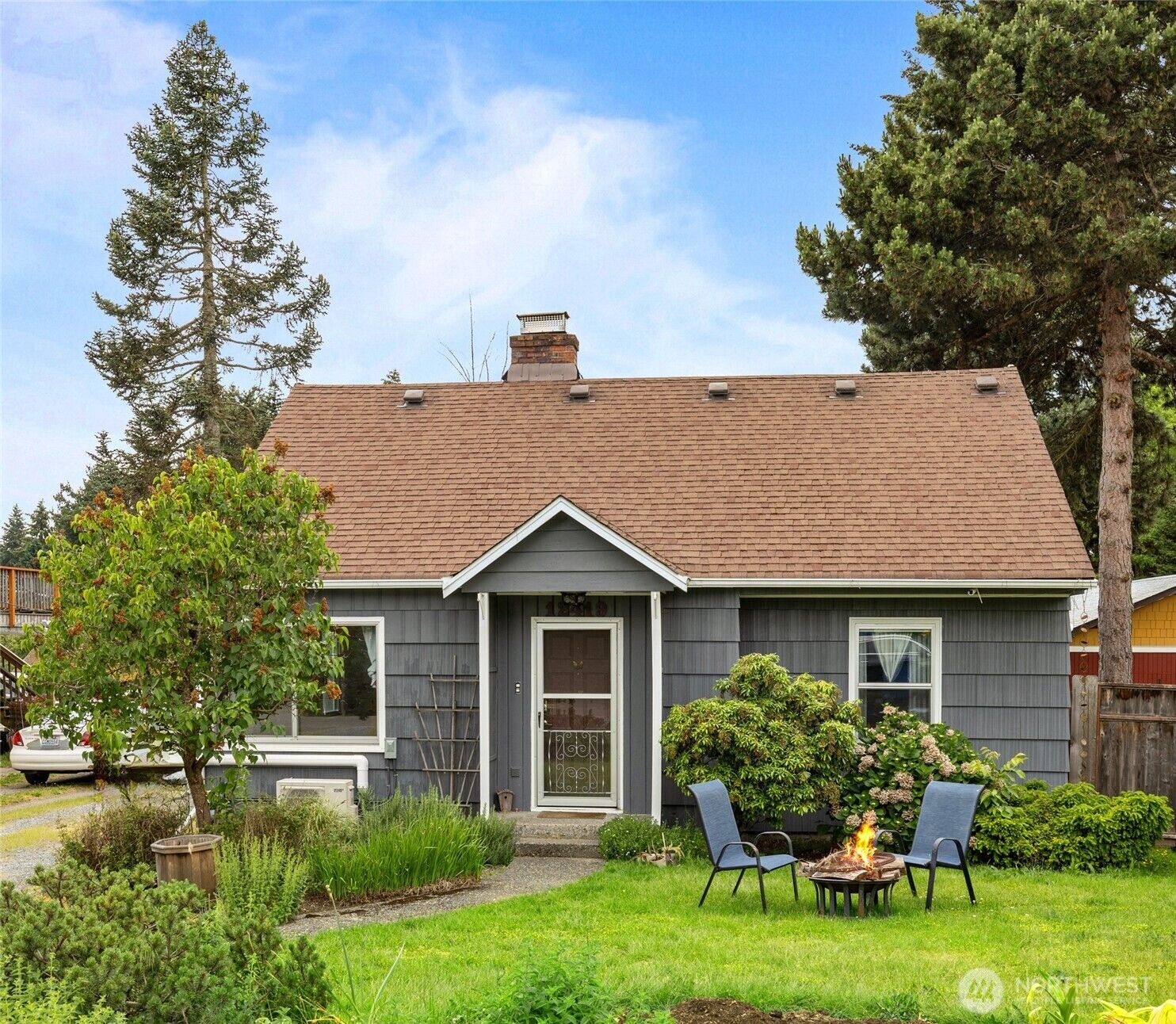 Property Photo: 12419 16th Avenue S WA 98168