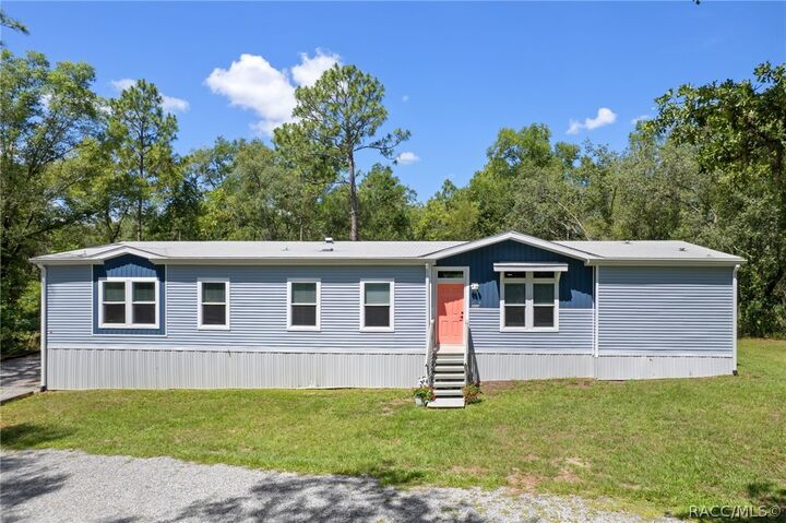 Property Photo: 2220 N Donovan Avenue FL 34428