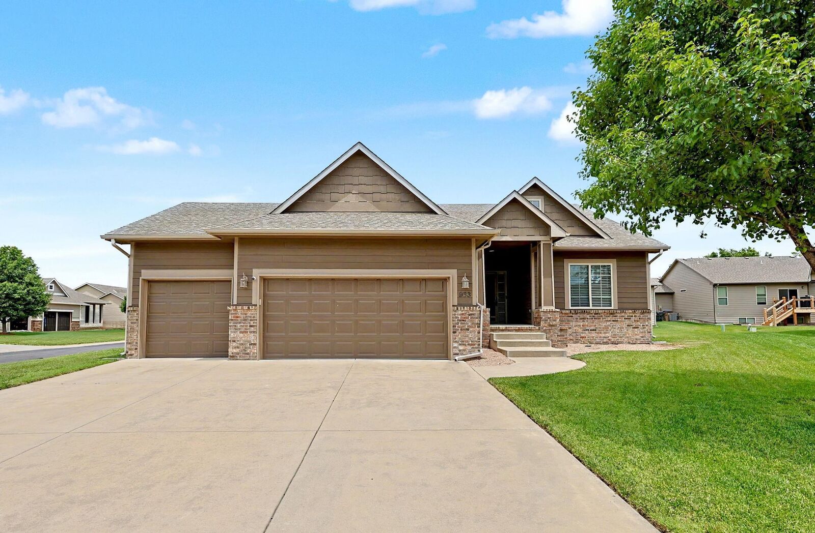 Property Photo:  933 W Threewood  KS 67002 