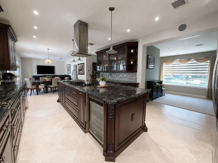 Property Photo:  830 Hawthorn Ter  FL 33327 