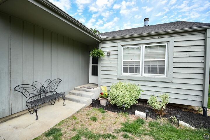 Property Photo: 3610 SW Eveningside Dr KS 66614