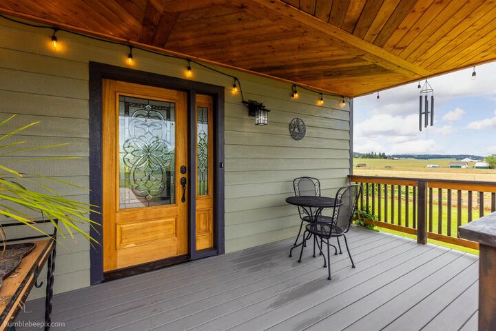 Property Photo: 21407 N Spotted Rd WA 99006