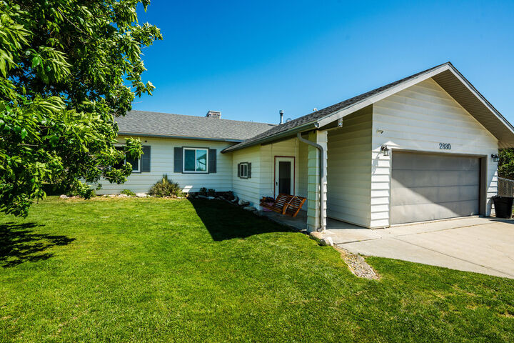 Property Photo: 2830 2nd Avenue WY 82834