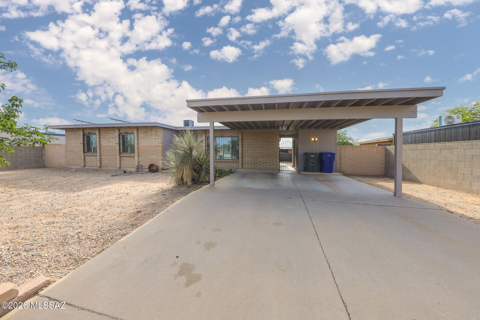 Property Photo: 2327 E Honeysuckle Street AZ 85706