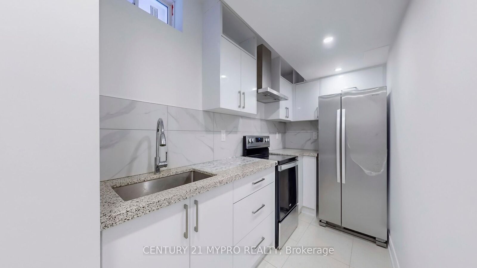 Photo de la propriété:  13 Manor Glen Crescent Bsmt  ON L0G 1M0 