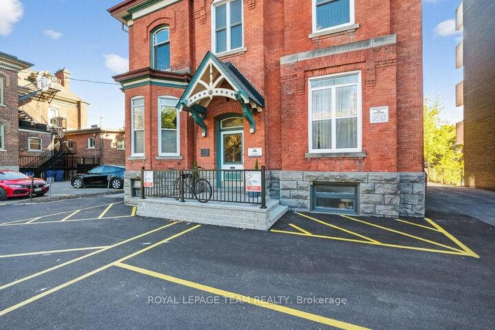 Property Photo: 260 Somerset Street W ON K2P 0J6