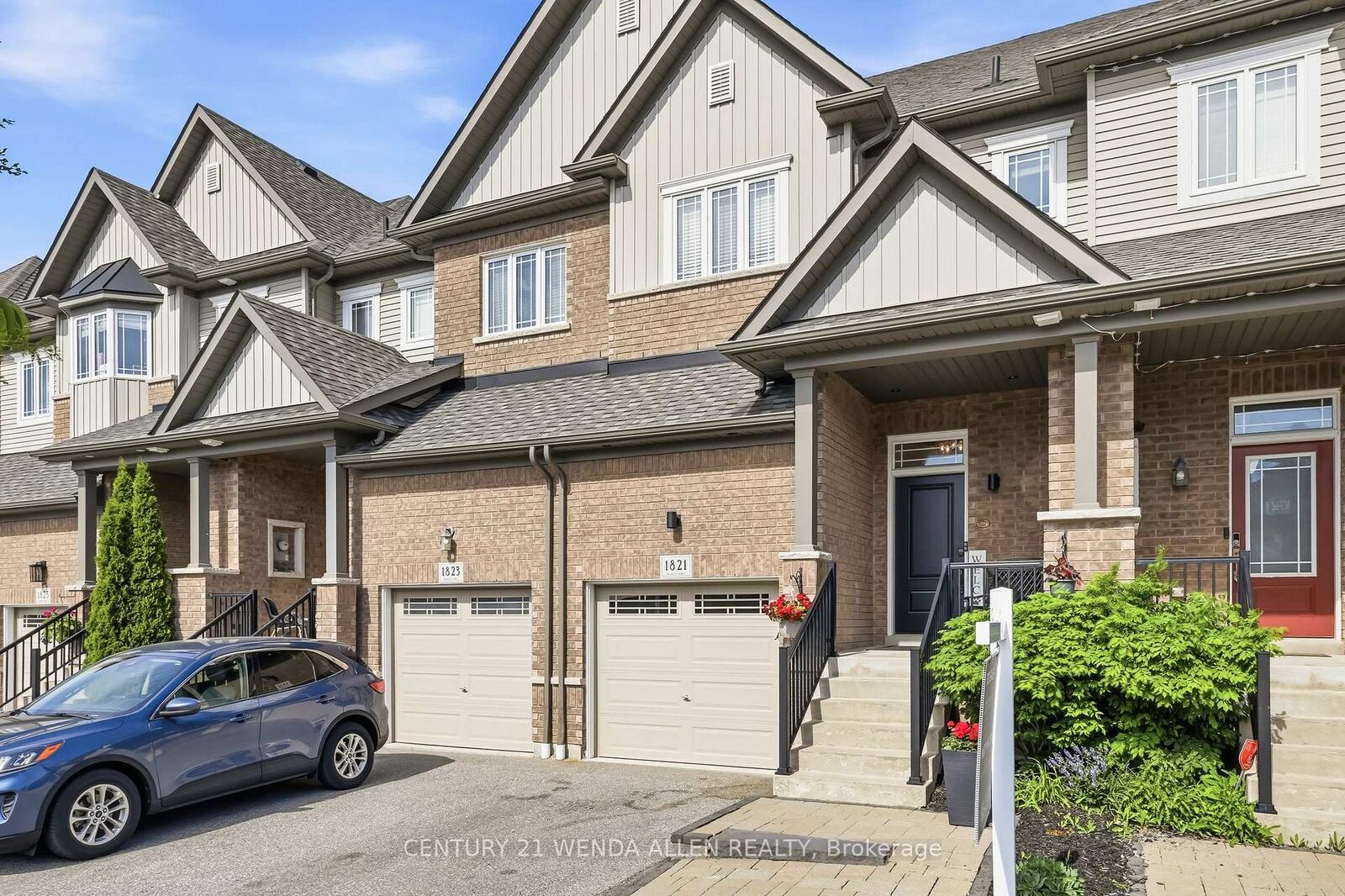 Property Photo:  1821 Shelburne Street  ON L1K 0T3 