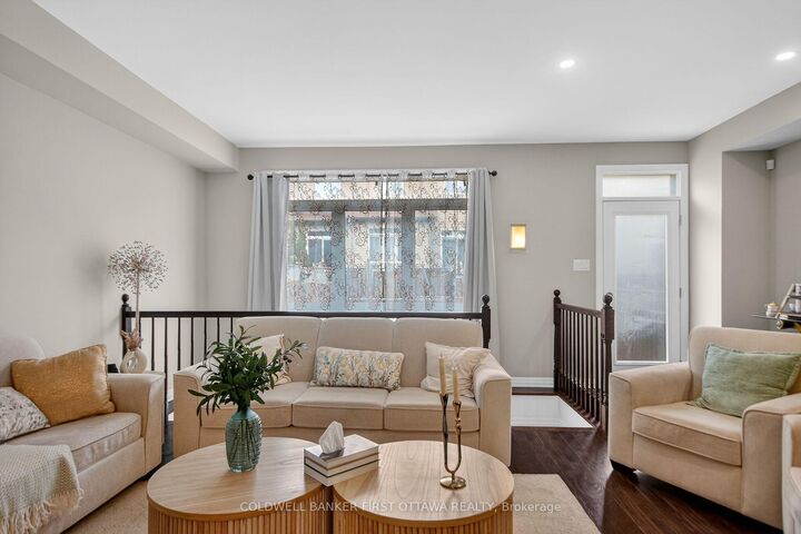 Property Photo:  906 Littlerock Street  ON K1T 0N2 
