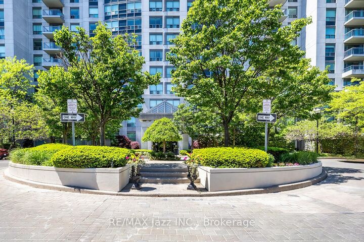 Property Photo:  188 Doris Avenue 1407  ON M2N 6Z5 