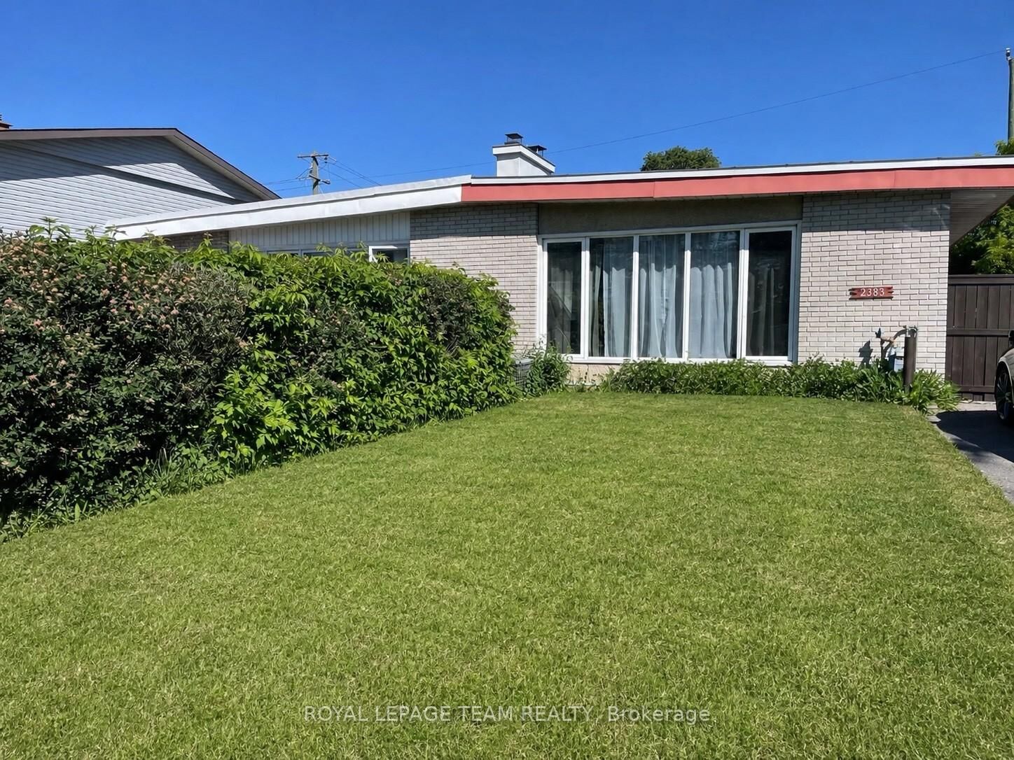Property Photo: 2383 Walkley Road ON K1G 3H1
