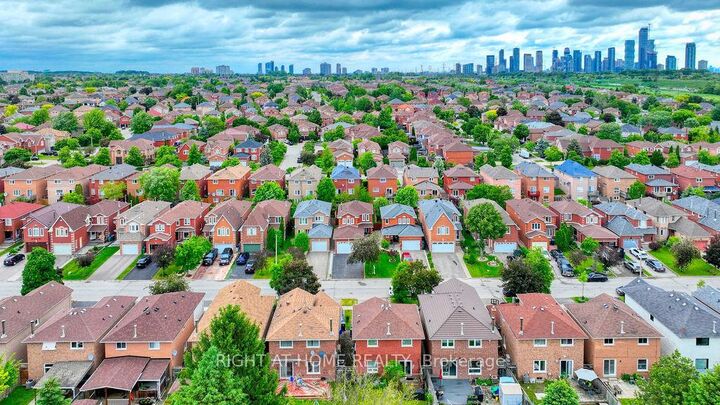 Property Photo: 4769 Rosebush Road ON L5M 5N1