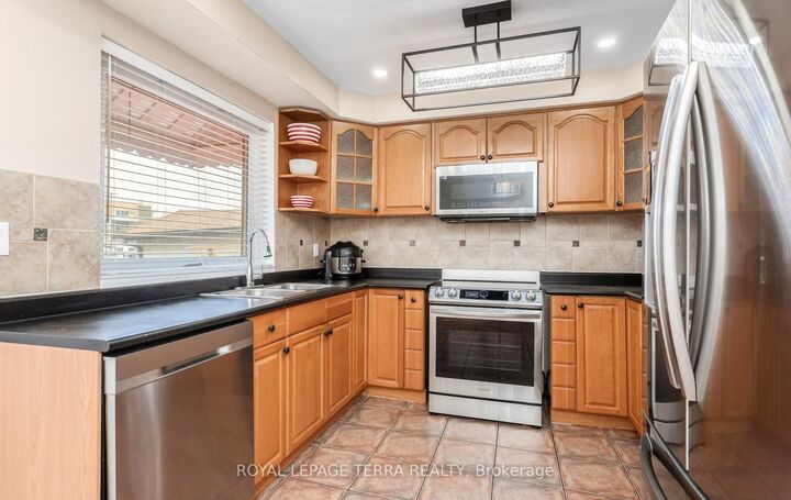 Property Photo: 2475 Brookhurst Road ON L5J 1R4