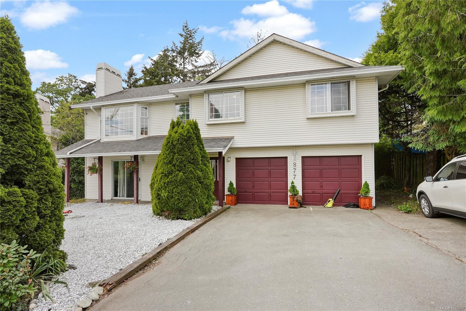 Property Photo: 877 Admirals Rd BC V9A 2P1