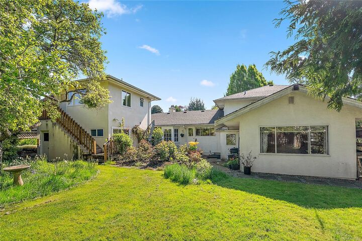 Property Photo:  726 Rockheights Ave  BC V9A 6J3 