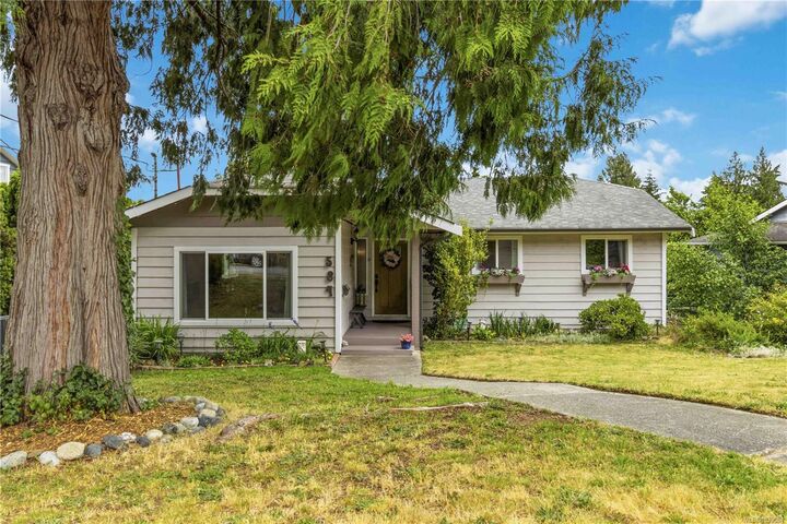 Property Photo: 584 Stornoway Dr BC V9C 3J8