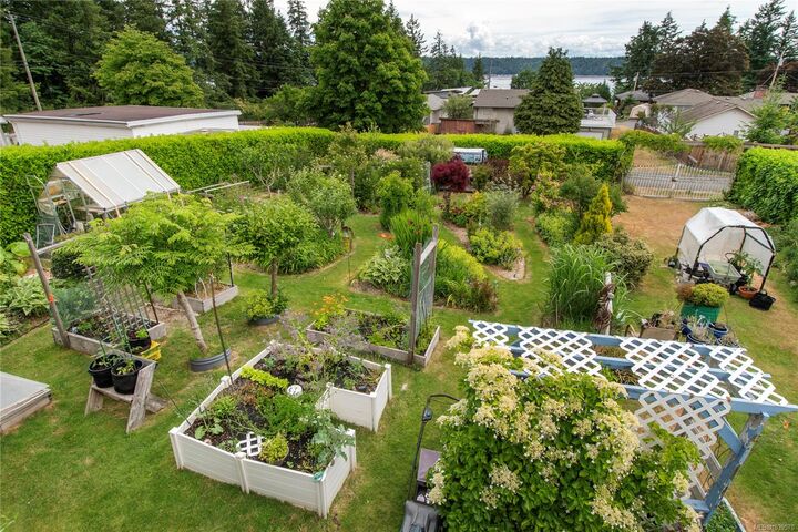 Property Photo:  371 McLean St  BC V9W 2M7 