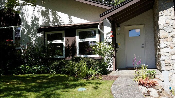 278 Island Hwy #28 — photo 1