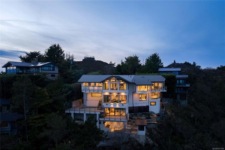 Property Photo: 121 Denison Rd BC V8S 2K2
