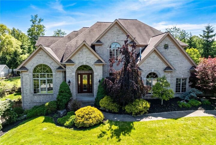 Property Photo: 2114 N Villa Ct PA 15044