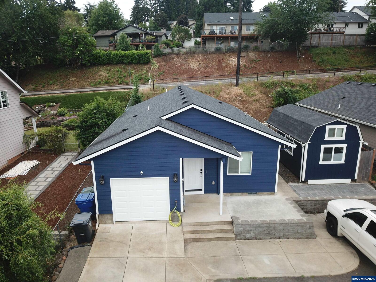 Property Photo: 928 Trust Ln SE OR 97306