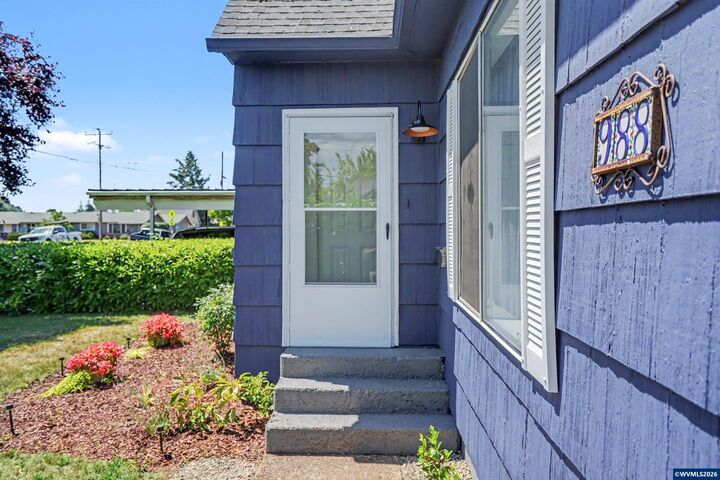 Property Photo:  988 SE Miller Av  OR 97338 