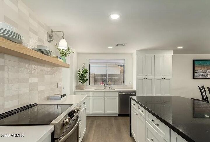 Property Photo: 1936 W Devonshire Street AZ 85201