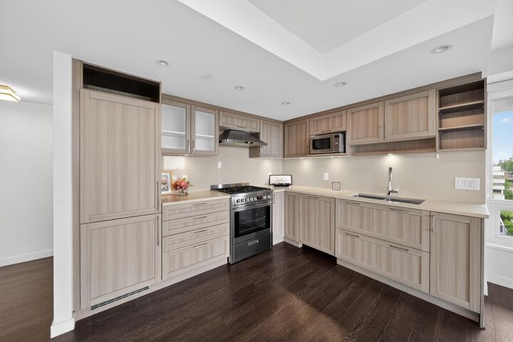 Property Photo: 5470 Ormidale Street 1502 BC V5R 0G6