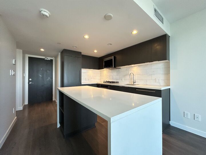 Property Photo: 8189 Cambie Street 1606 BC V6P 0G6