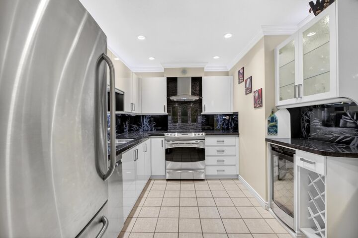Property Photo: 15140 29A Avenue 205 BC V4P 3B1