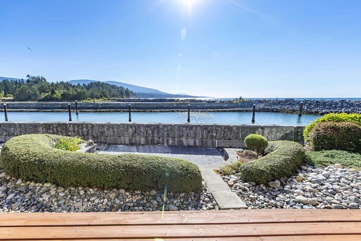 Property Photo: 1585 Field Road 226 BC V7Z 0H1