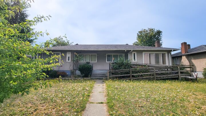2576 S Grandview Highway — photo 1