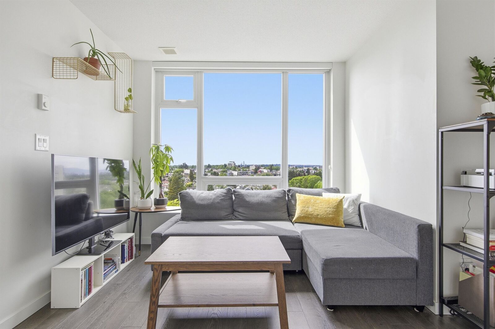 Property Photo: 5665 Boundary Road 1104 BC V5R 0E4