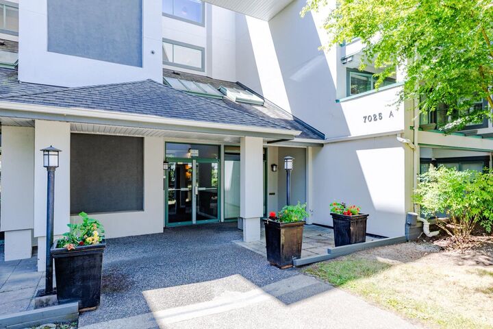 Property Photo: 7025 Stride Avenue Ph1a BC V3N 4Y1
