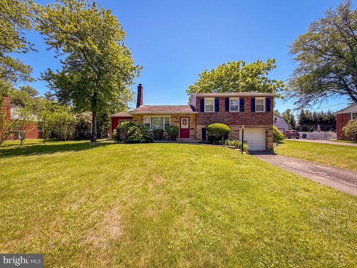 Property Photo:  74 Meadow Lane  PA 18954 