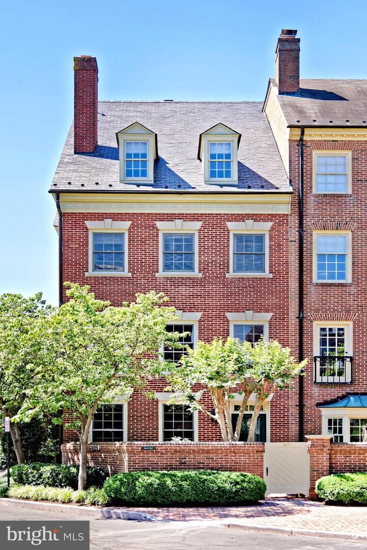 Property Photo:  40 Wolfe Street  VA 22314 
