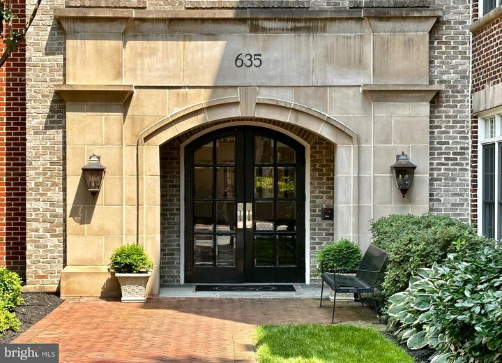Property Photo:  635 First Street 405  VA 22314 