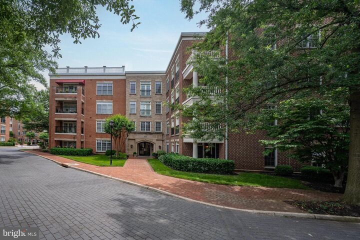 Property Photo: 635 First Street 405 VA 22314