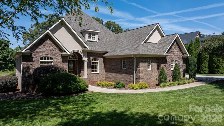 Property Photo:  1055 Catawba Greens Drive  NC 28658 