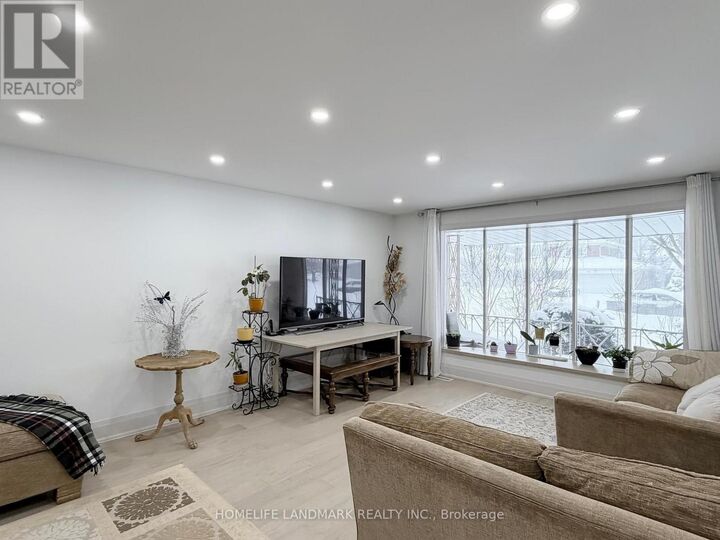 Property Photo:  50 Bruce Farm Drive  ON M2H 1G5 