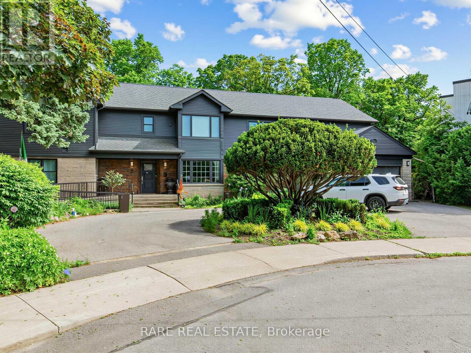 Photo de la propriété:  2 Leander Court Lower  ON M4B 2W1 