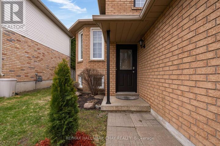 Property Photo: 222 Wessenger Drive ON L4N 8R4