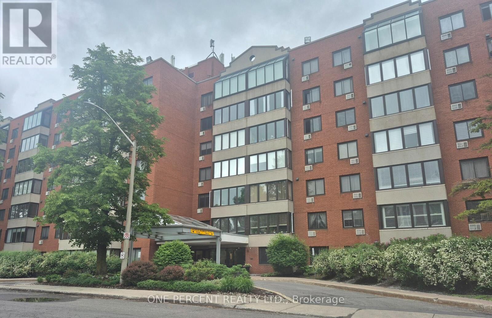 Photo de la propriété:  225 Alvin Road 408  ON K1K 4H6 